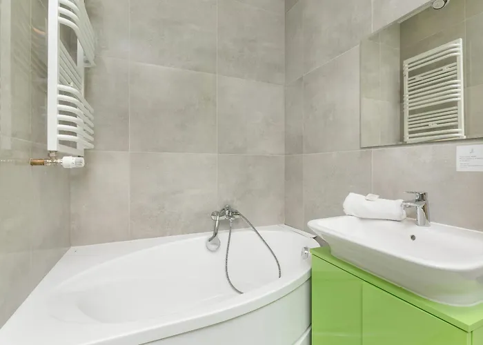 Sloneczny Balkon Z Parkingiem By Renters Daire *